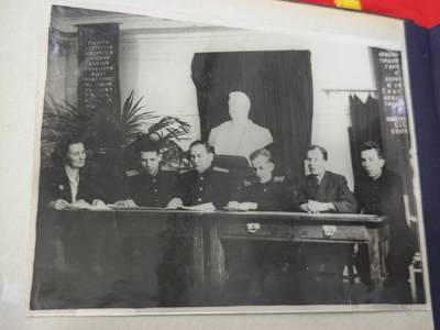 橙子收藏第四期 一本完整保存的苏联海军上校（一级舰长）个人纪念相册(78张)，时间跨度约为20世纪30年代至50年代，是记录一位苏联海军军官从二战到冷战初期军旅生涯与家庭生活的一手实物史料。