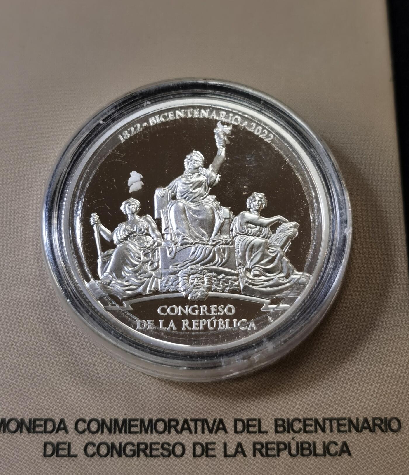 甄臻铺-世界币章拍卖（第52期），甄品场拍品征集中，送拍享返佣金等优惠多多 秘鲁共和国独立，议会，海军200周年PROOF银币，带造币厂原包装，精致漂亮。（3）