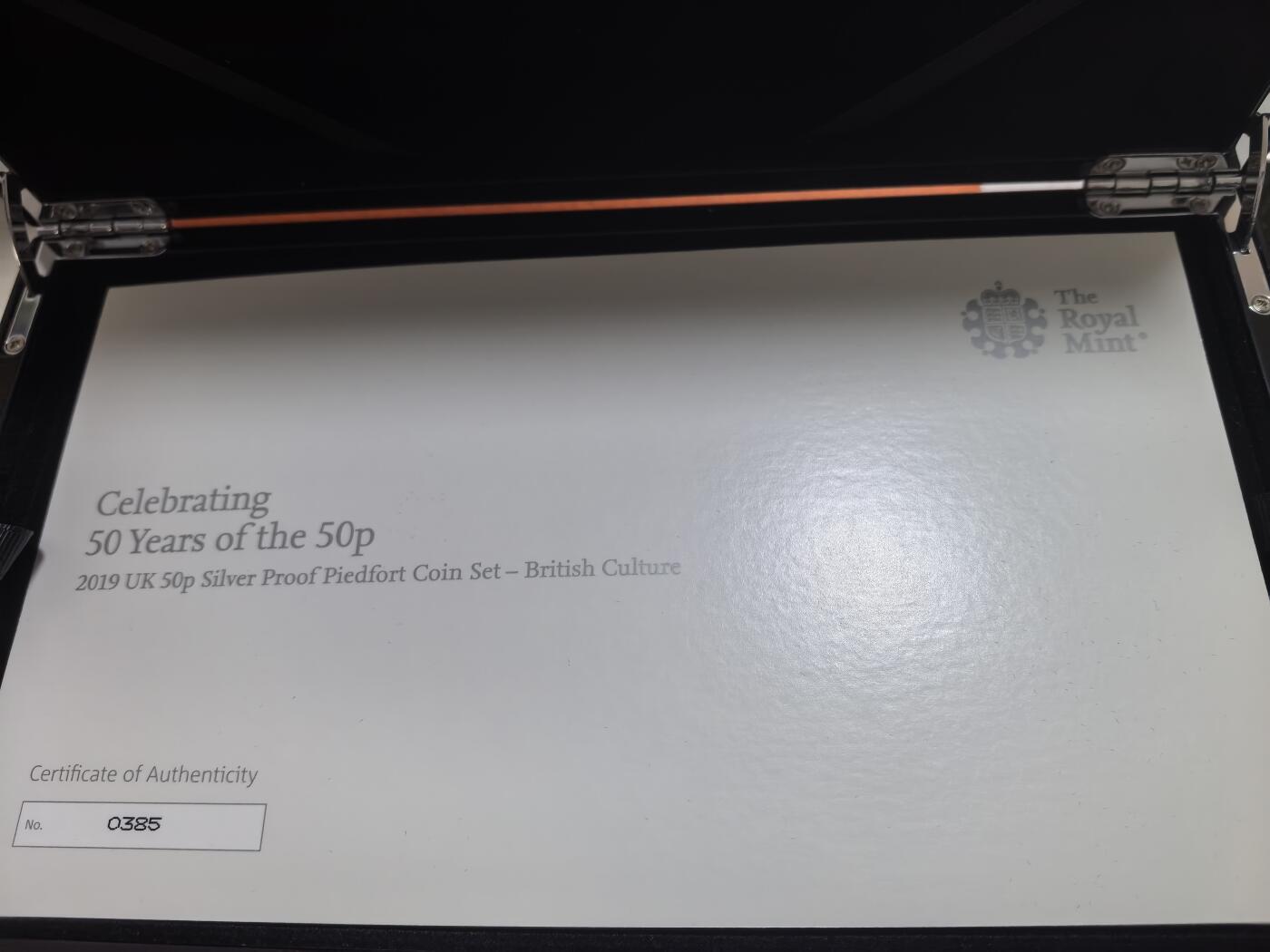 长老汇马年精选第五场拍卖 2019英国50便士发行50周年5枚精制加厚银币套装，文化版，钢琴烤漆木盒，1220套，含稀缺的邱园中国塔50便士，灵感来自于南京大报恩寺塔