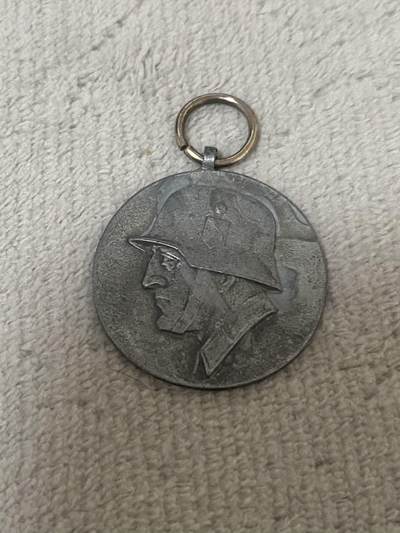 德国苏联勋章奖章年初拍卖 本次高价值物品较多 德因原因只上2-3图 具体的想要的请联系我要完整图。都经过讨论未标明则全部是原品，保真 放心拍。3月4日晚上九点结束在麦稀奇 找不到的加我qq或者微信都是184277308备注苏章拍卖。 - 珍爱和平 德 老兵纪念章 品相如图 实物实拍，所见即所得，售出非真假问题不退不换