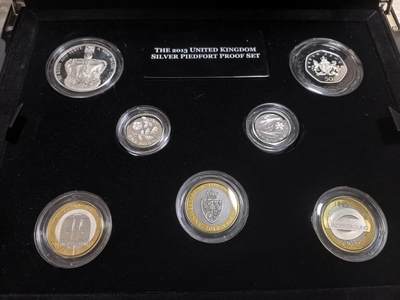 长老汇马年精选第五场拍卖 - 2013英国7枚精制加厚银币套装，181.56克925银，盒证全，钢琴烤漆木盒，2013套