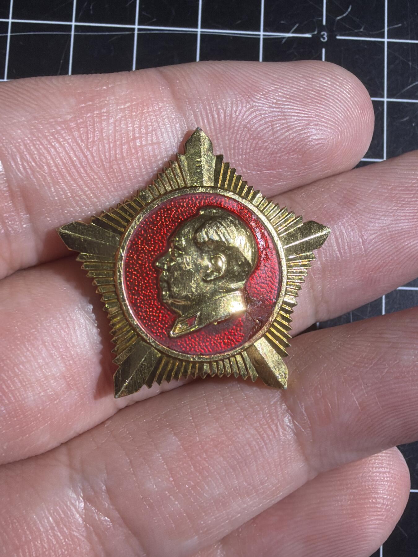 古冰库章牌勋赏收藏第56次拍卖 星型毛章 有伤便宜卖