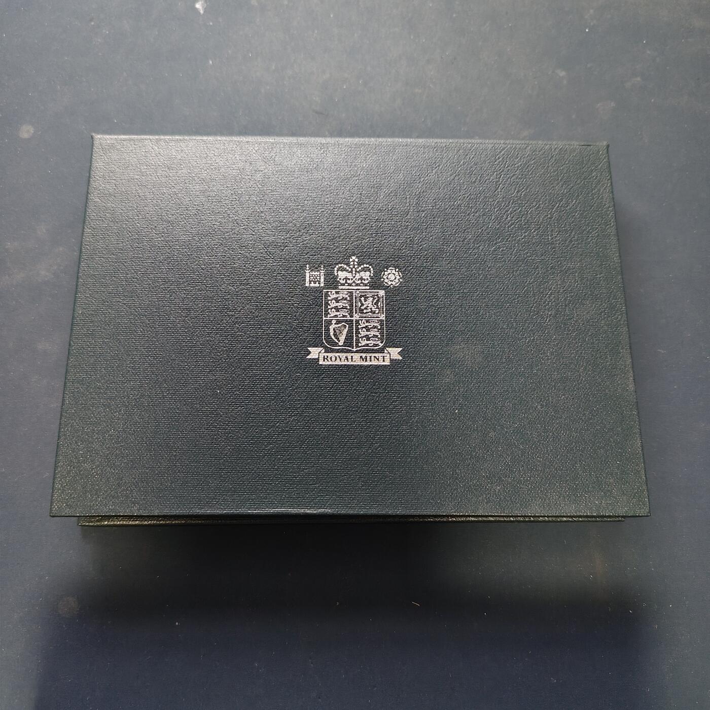 【全场包邮】纯粹捡漏拍507场-持续更新中 英国1999年官方蓝本精制套币-盒证全-含5镑戴安娜王妃+2镑橄榄球世界杯+1镑苏格兰狮徽精制纪念币