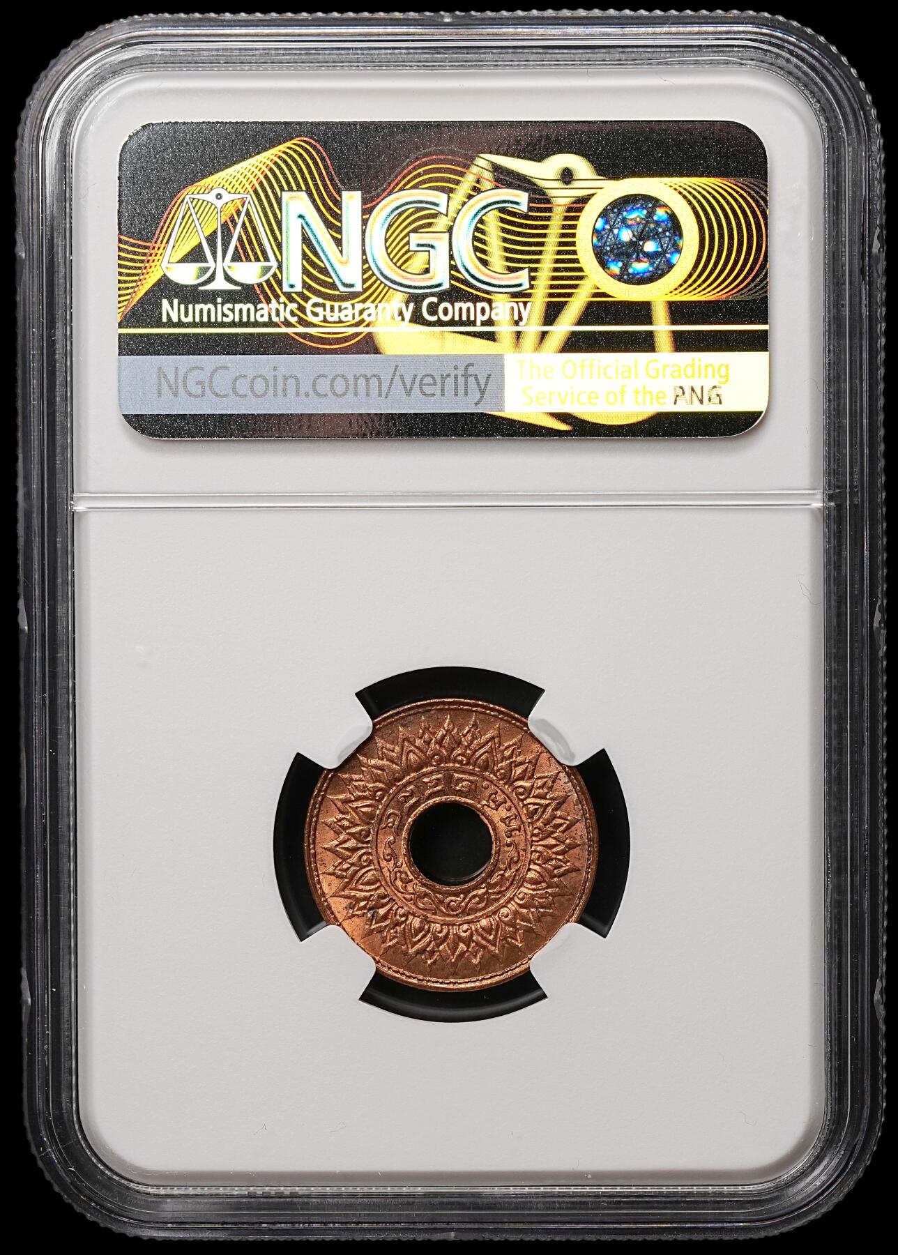 修遠堂世界钱币第106期，请看参拍说明 NGC MS65RB 1941年泰国中孔1萨当铜币