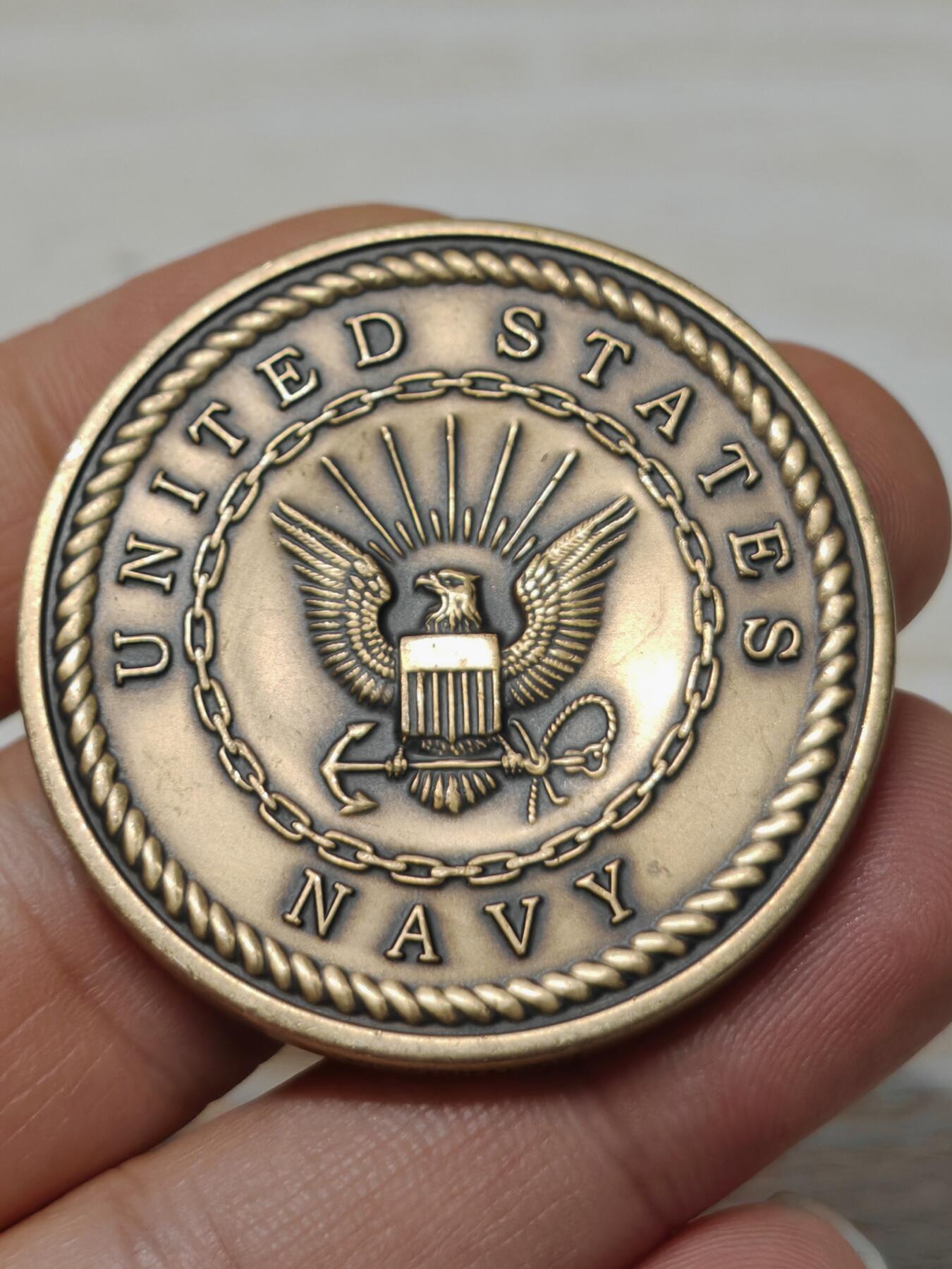 美国海军纪念章 正面罗马式铠甲的战士 背面美国海军的鹰锚