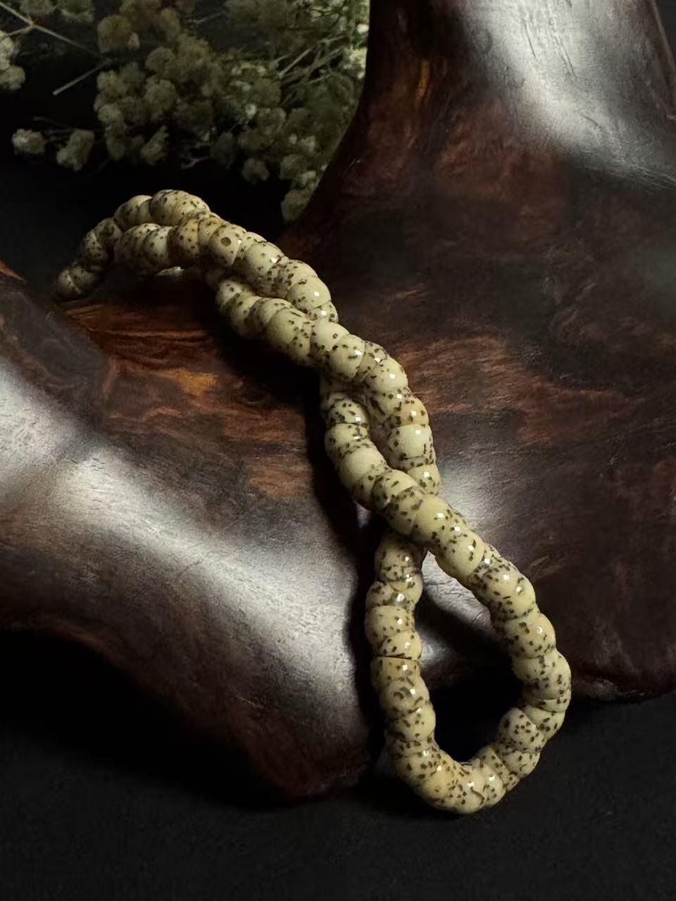 零元拍：小鼻噶超润超可爱原生态星月菩提 石玉小肠6MM