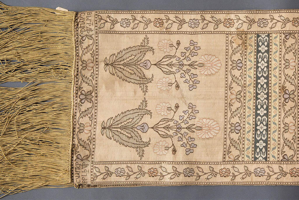 【俄甄集藏】马年新春第一拍 2026年(048)02-25星期三 晚 19:30 全场包邮 白俄罗斯2013年国家珍宝系列-斯卢茨克丝绸腰带20卢布彩绘精制大银币，原盒证，重33.62克，直径50mm，925银，发行量7000枚