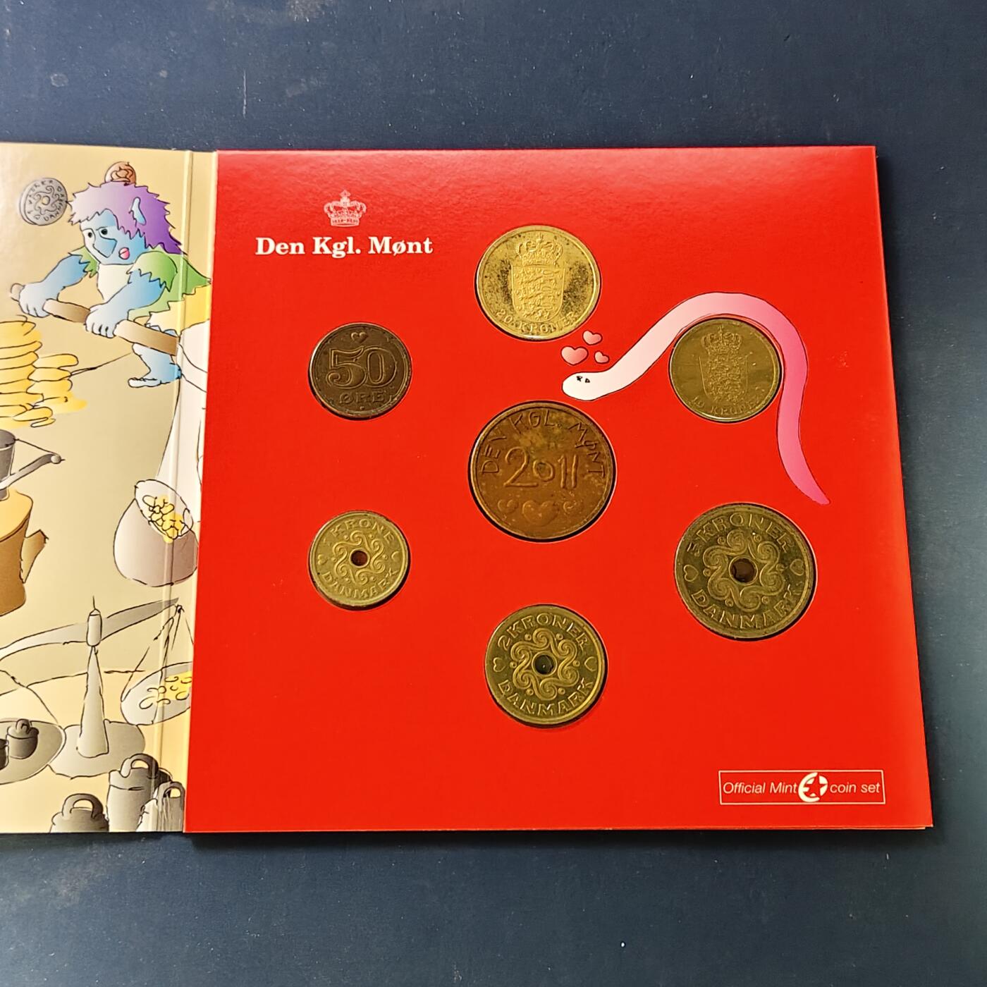 【全场包邮】纯粹捡漏拍506场-持续更新中 丹麦2011年新生诞生官方卡册装童趣套币-含童趣纪念章