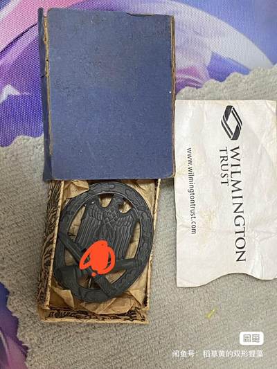 德国苏联勋章奖章年初拍卖 本次高价值物品较多 德因原因只上2-3图 具体的想要的请联系我要完整图。都经过讨论未标明则全部是原品，保真 放心拍。3月4日晚上九点结束在麦稀奇 找不到的加我qq或者微信都是184277308备注苏章拍卖。 - 珍爱和平 普通突击章带盒子 盒子有些损坏 品相很好