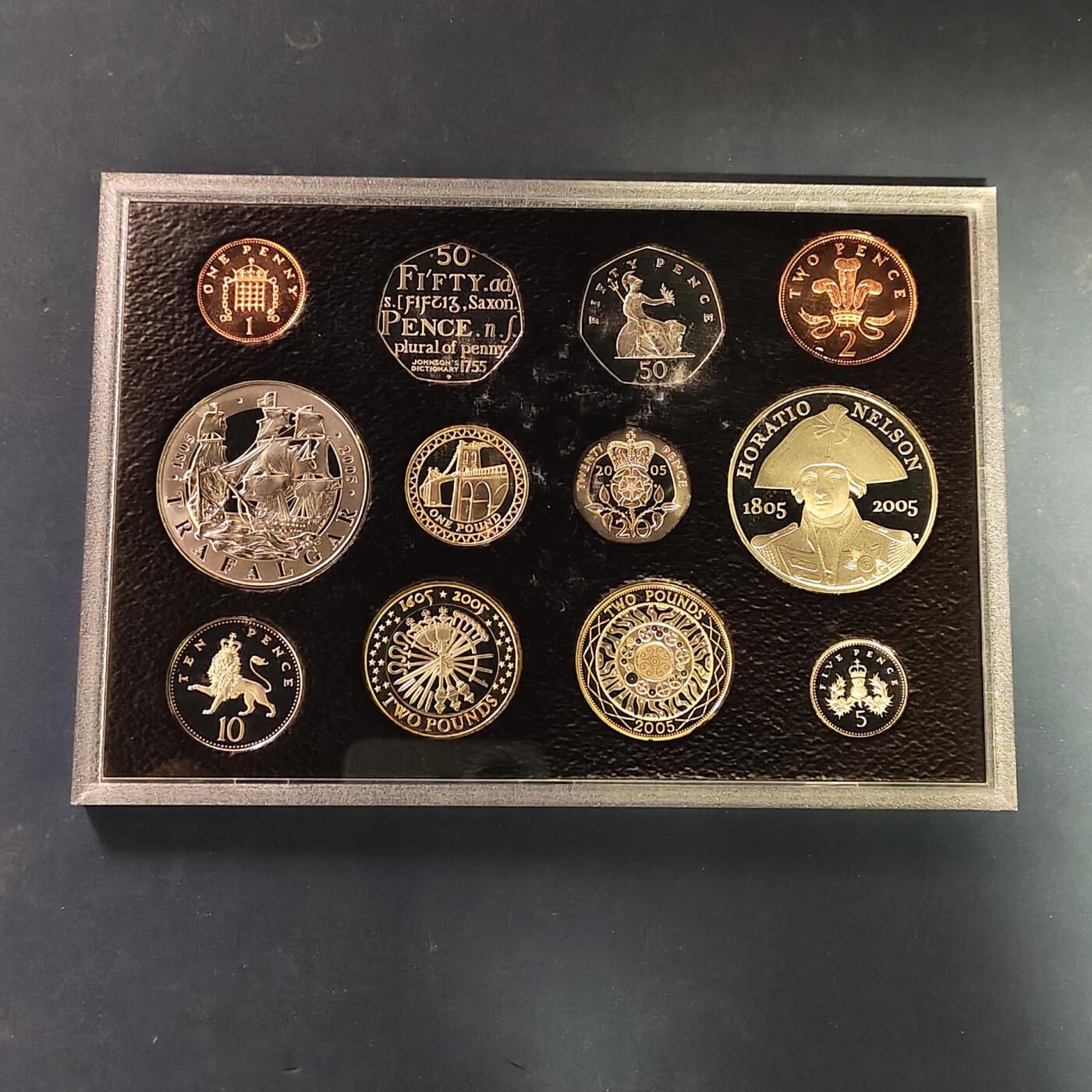 【全场包邮】纯粹捡漏拍507场-持续更新中 英国2005年官方精制套币-盒证全-含5镑纳尔逊+5镑海战+2镑火药阴谋+1镑梅奈桥+50便士萨缪尔约翰逊词典精制纪念币