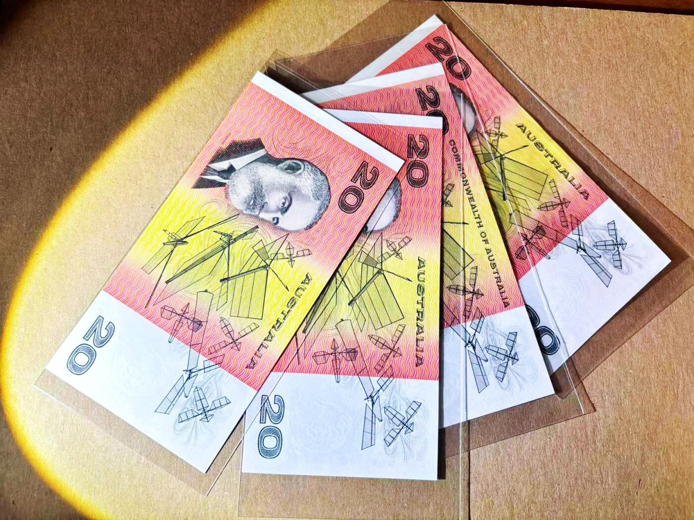 【Blue Auction】世界纸币精拍第788期——18级TOP拍卖/信誉/品质/专业/高效💫 【一组4 张 含无47 多种签名】澳大利亚 20元 UNC/UNC-