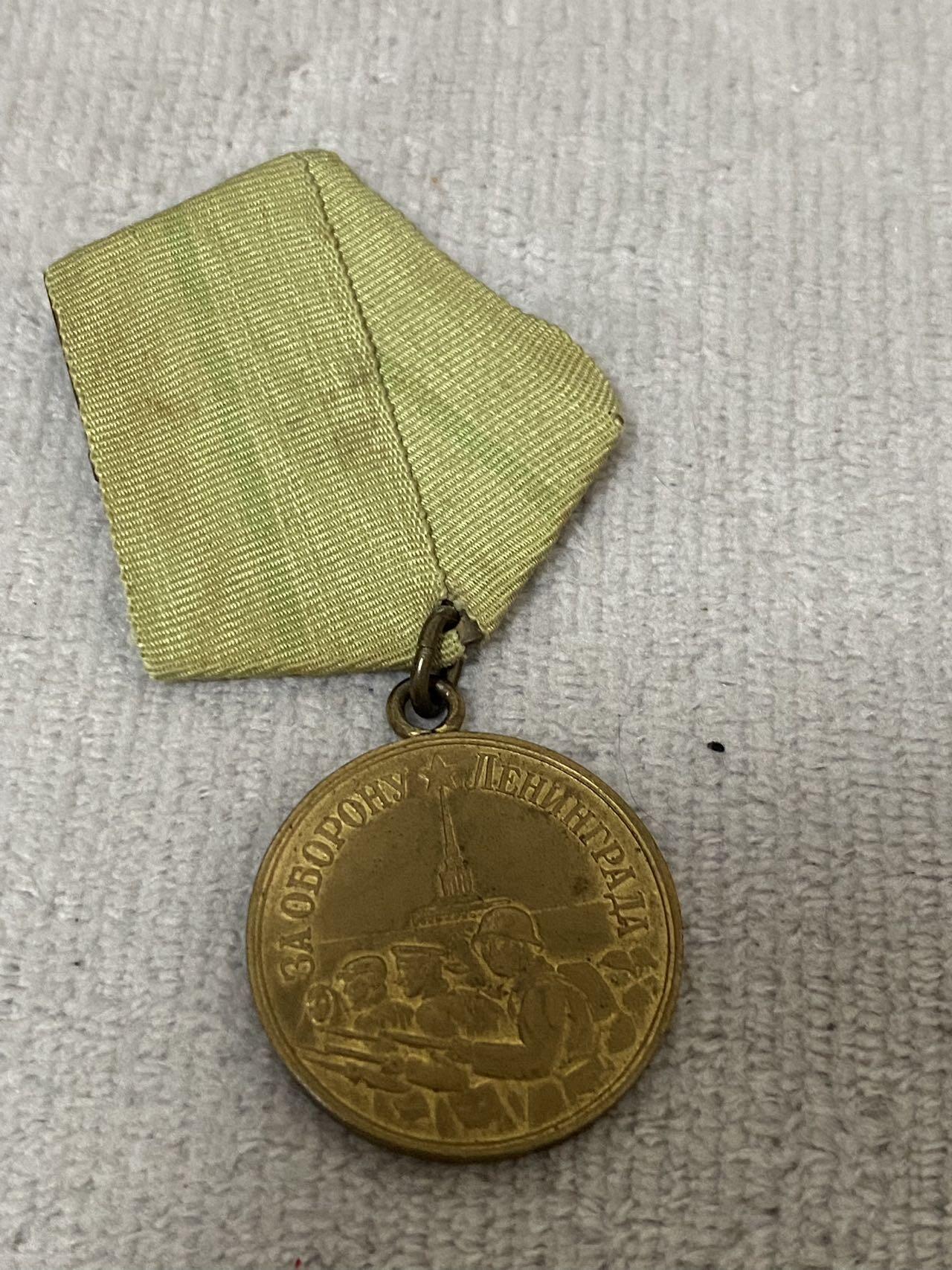 德国苏联勋章奖章年初拍卖 本次高价值物品较多 德因原因只上2-3图 具体的想要的请联系我要完整图。都经过讨论未标明则全部是原品，保真 放心拍。3月4日晚上九点结束在麦稀奇 找不到的加我qq或者微信都是184277308备注苏章拍卖。