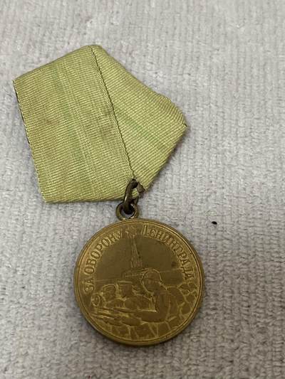 德国苏联勋章奖章年初拍卖 本次高价值物品较多 德因原因只上2-3图 具体的想要的请联系我要完整图。都经过讨论未标明则全部是原品，保真 放心拍。3月4日晚上九点结束在麦稀奇 找不到的加我qq或者微信都是184277308备注苏章拍卖。 - 苏联奖章 保卫列宁格勒 好品 铜挂