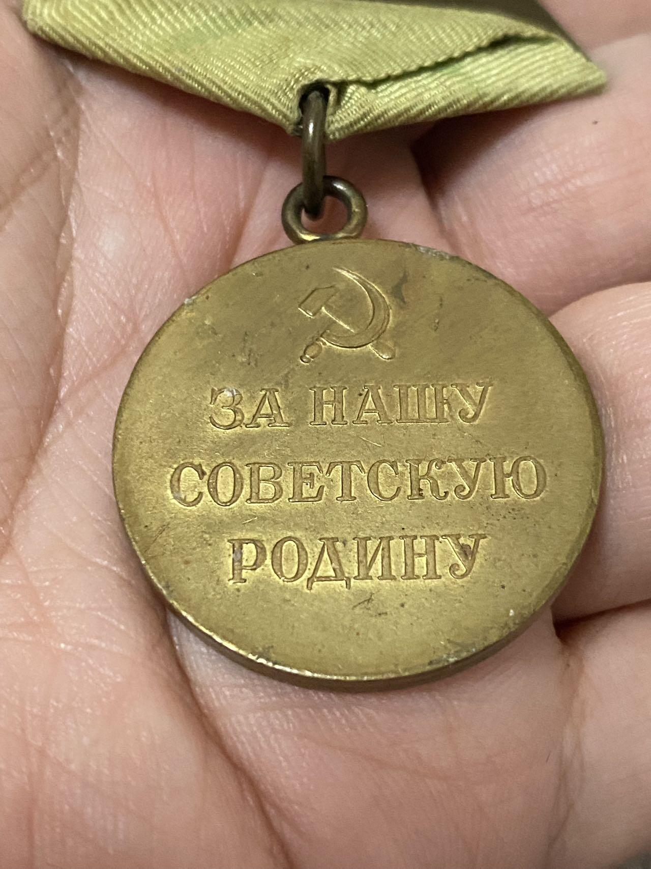 德国苏联勋章奖章年初拍卖 本次高价值物品较多 德因原因只上2-3图 具体的想要的请联系我要完整图。都经过讨论未标明则全部是原品，保真 放心拍。3月4日晚上九点结束在麦稀奇 找不到的加我qq或者微信都是184277308备注苏章拍卖。