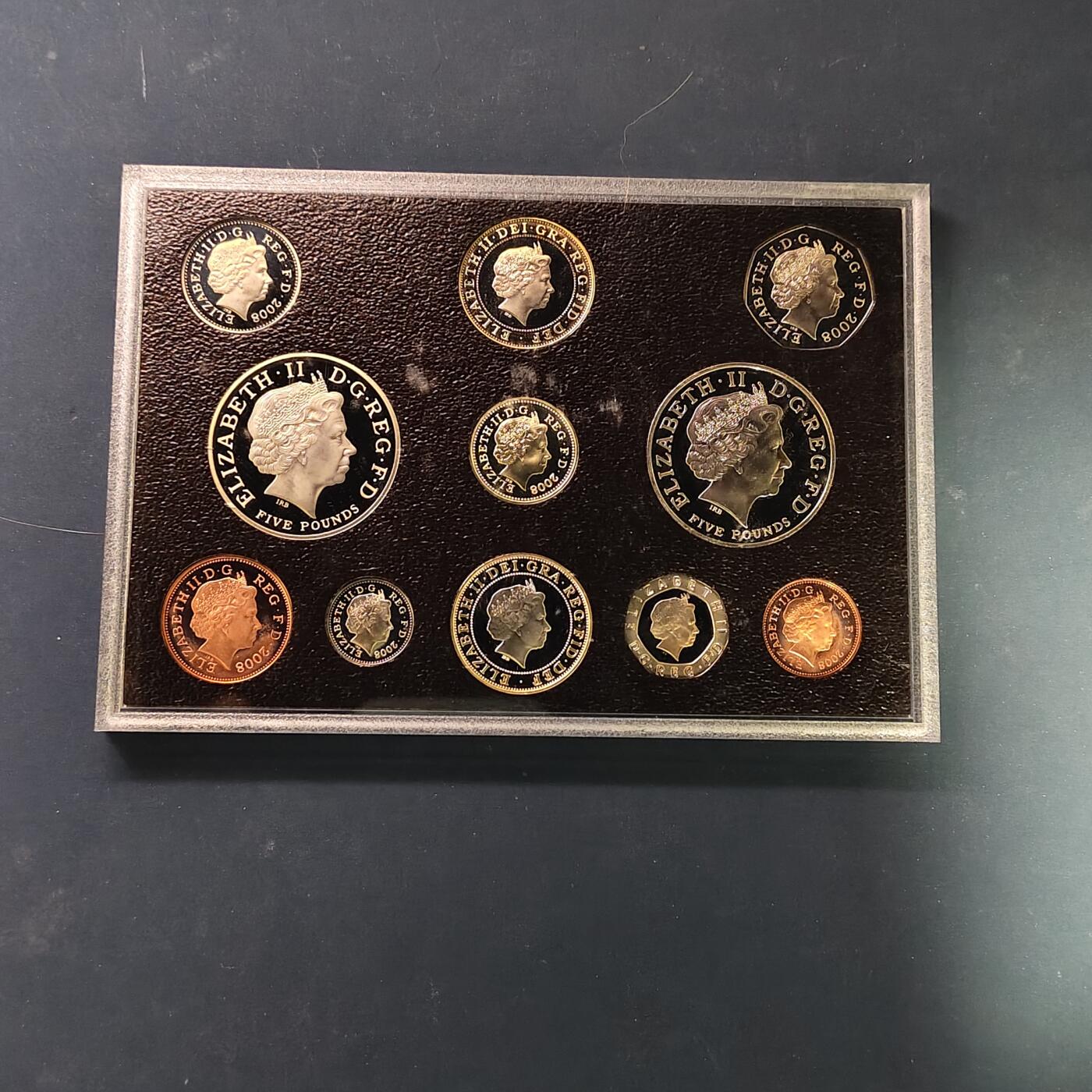 【全场包邮】纯粹捡漏拍507场-持续更新中 英国2008年王室标志末版11枚官方精制套币-盒证全-含5镑伊丽莎白一世+5镑查尔斯大寿+2镑伦敦奥运会百年精制纪念币