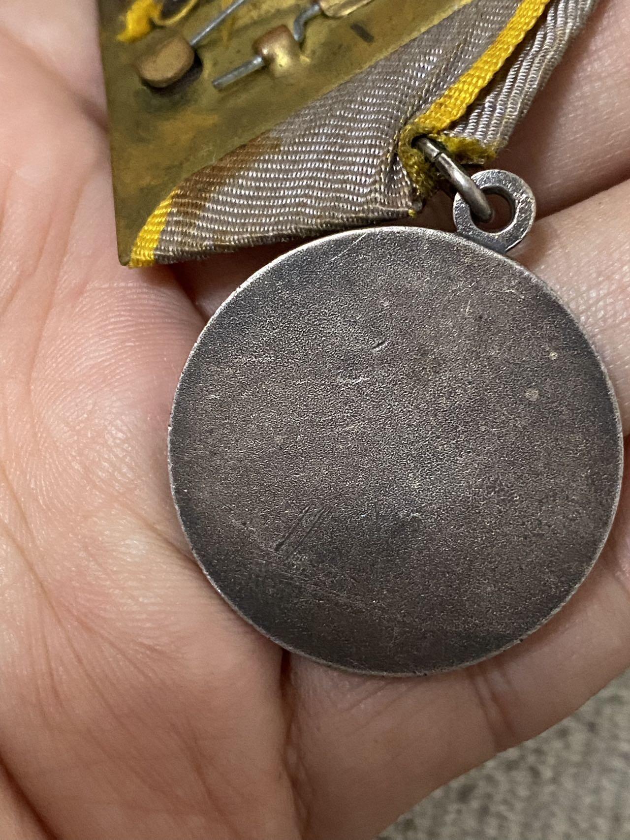 德国苏联勋章奖章年初拍卖 本次高价值物品较多 德因原因只上2-3图 具体的想要的请联系我要完整图。都经过讨论未标明则全部是原品，保真 放心拍。3月4日晚上九点结束在麦稀奇 找不到的加我qq或者微信都是184277308备注苏章拍卖。