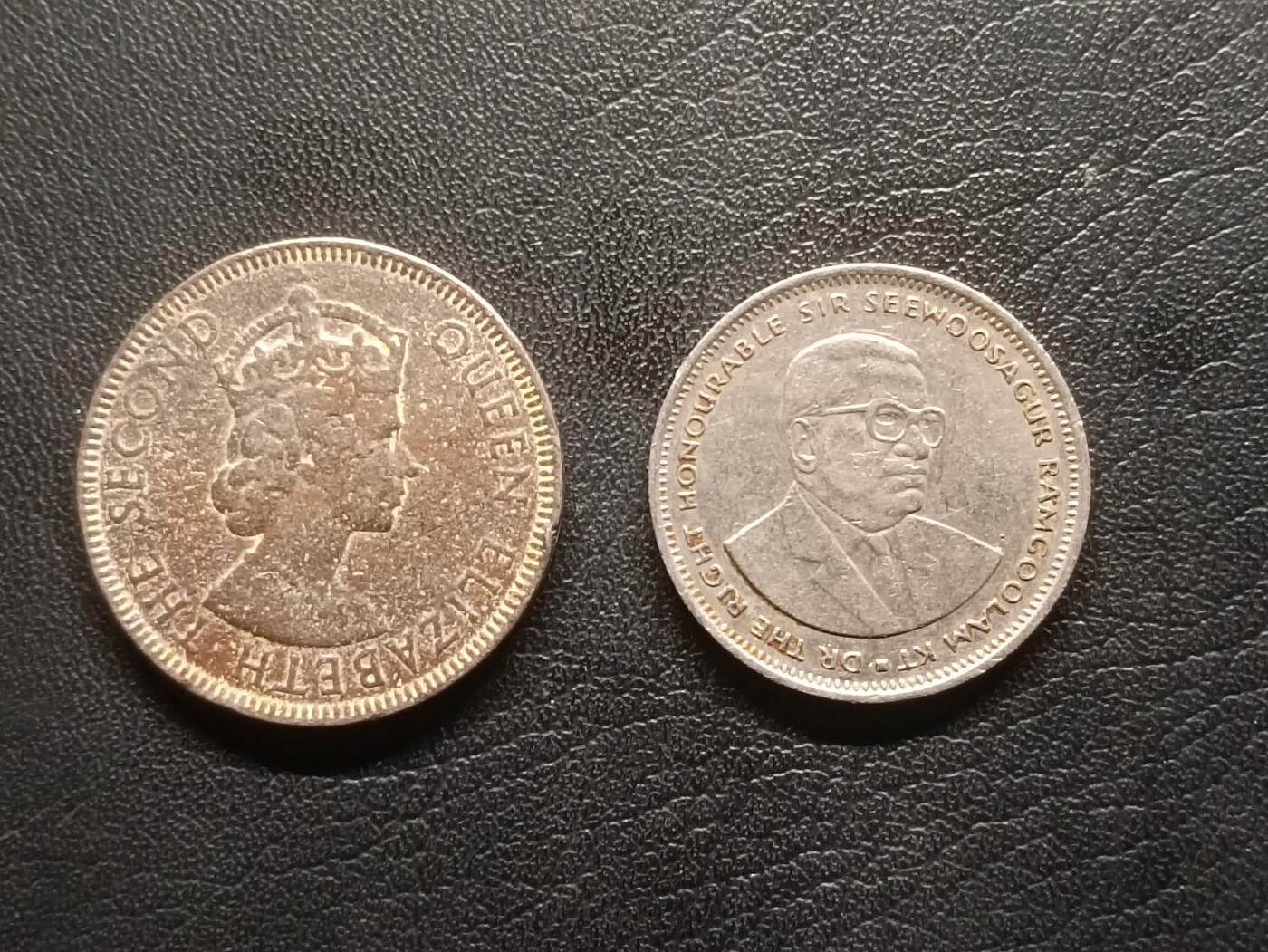 荟藏特别场次第三期——“社长的钢蹦堆” 毛里求斯1卢比两种，大版女王版和小版共和版