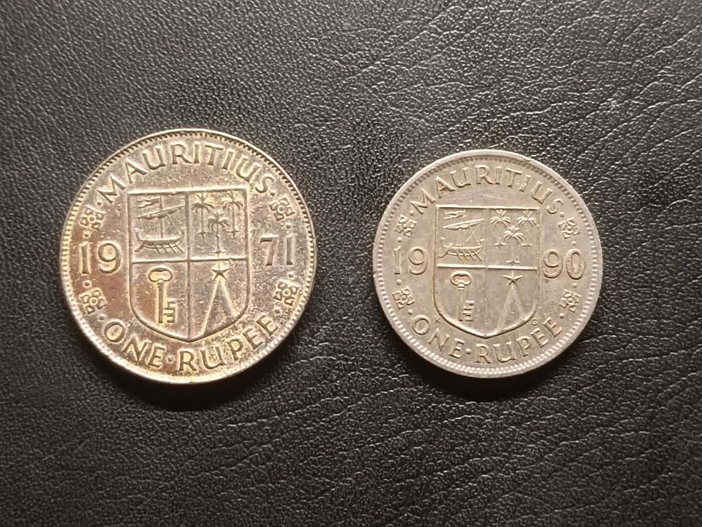 荟藏特别场次第三期——“社长的钢蹦堆” 毛里求斯1卢比两种，大版女王版和小版共和版