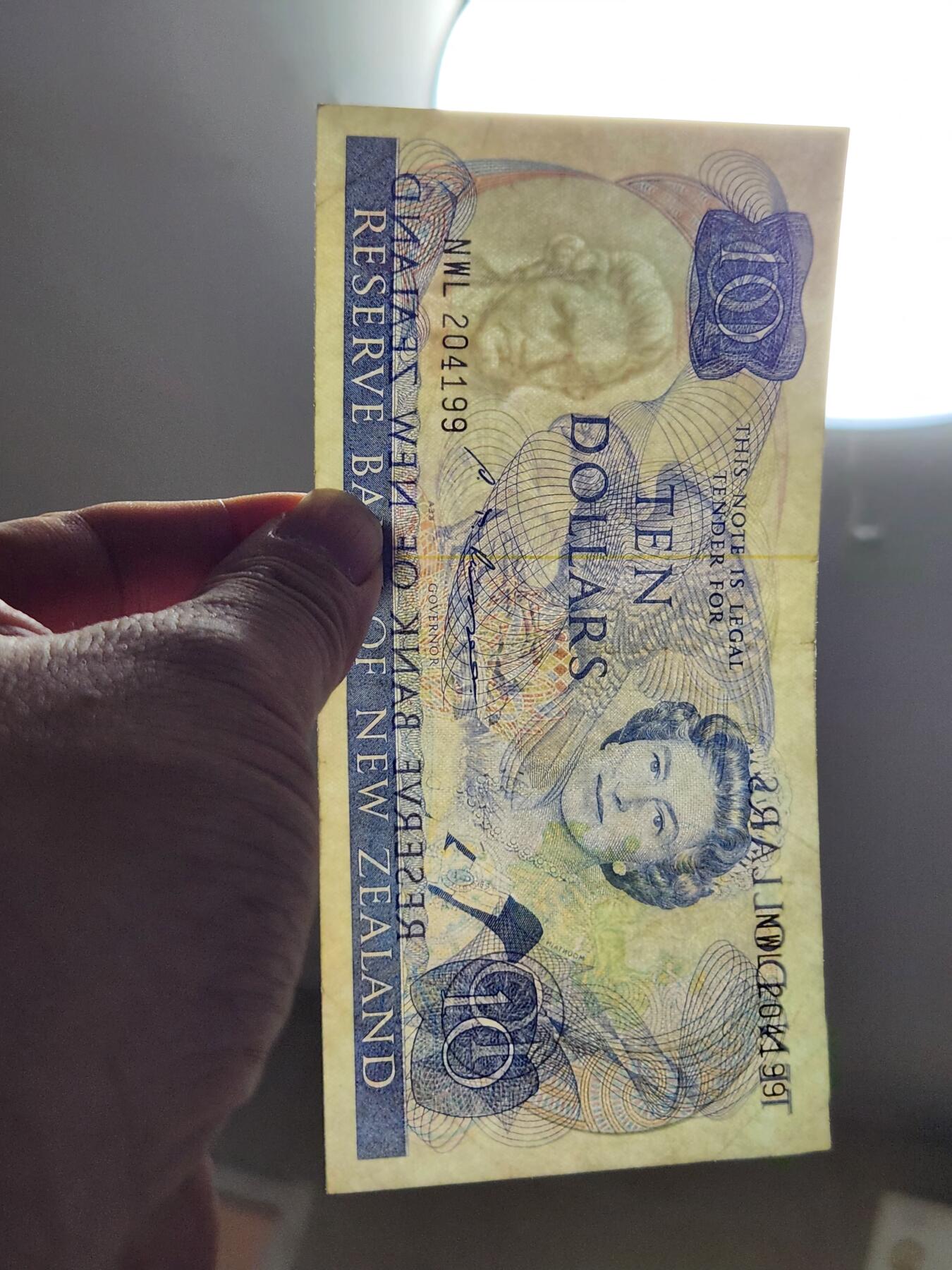 2月26号晚上8点 外国纸币自动截拍第31场 新西兰1985年 10元 S.T签名 原票