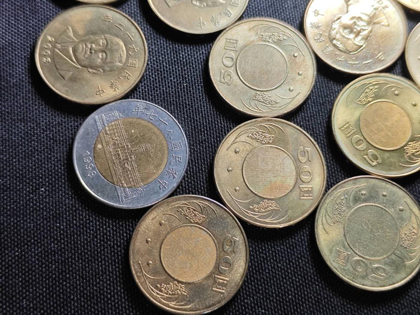 KK钱币收藏小铺   套币 批量/好品散币专场 2月预留时间 周末发货  中国台湾省50元一组32枚 好品