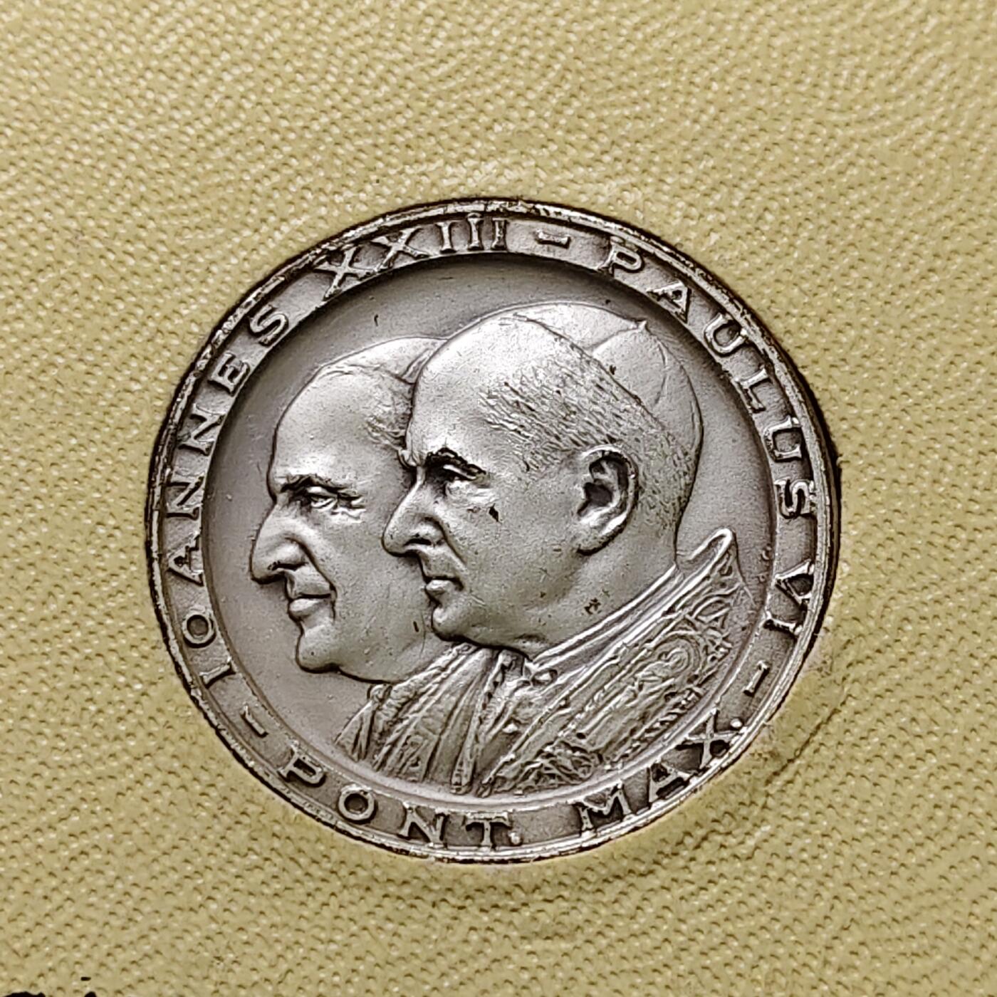 【全场包邮】纯粹捡漏拍506场-持续更新中 梵蒂冈各年份卡装5枚套币-含1962年第二次梵蒂冈大公会议仿古纪念章