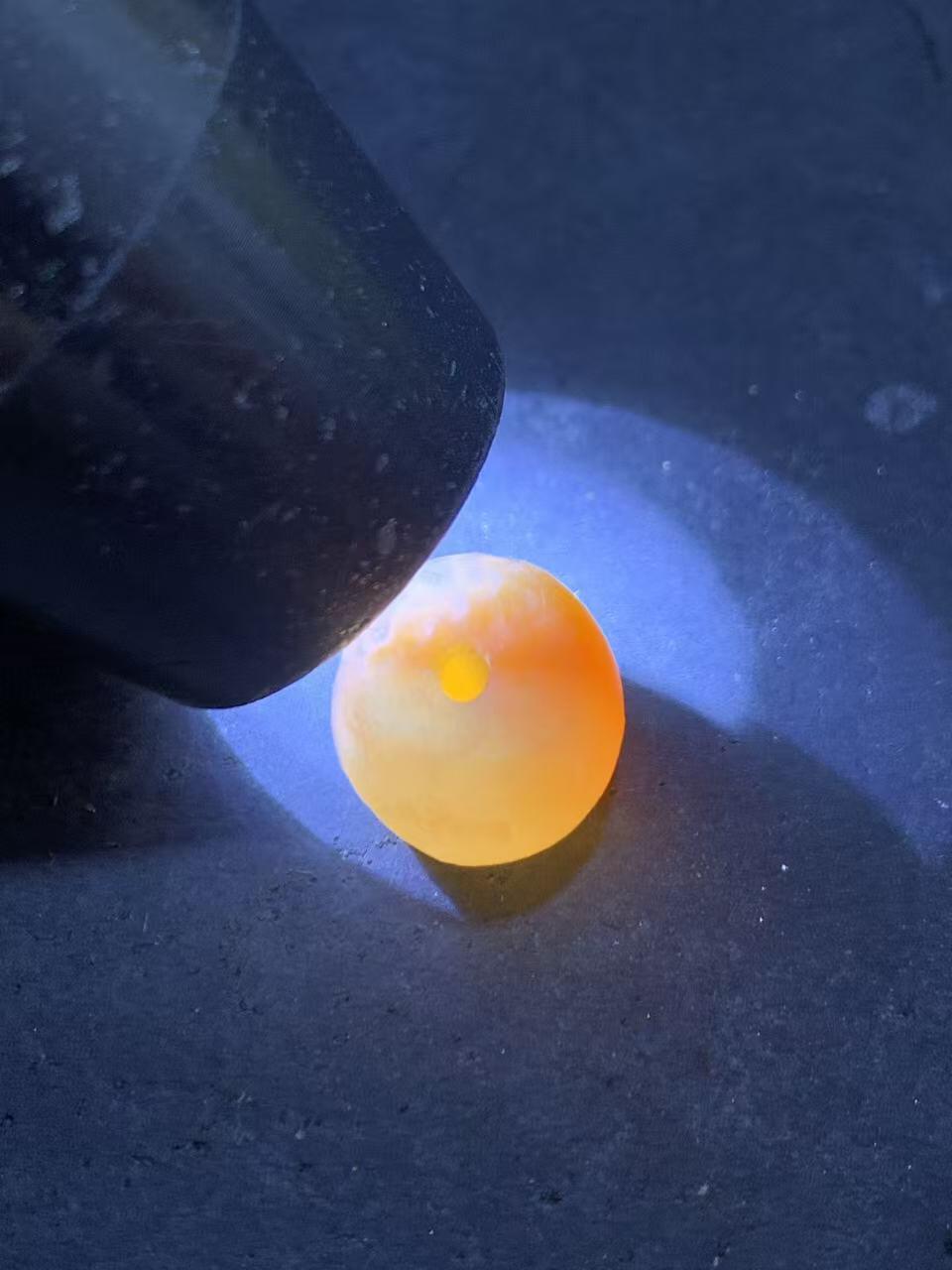 高玉化风化纹糖果玛瑙桶珠一颗，