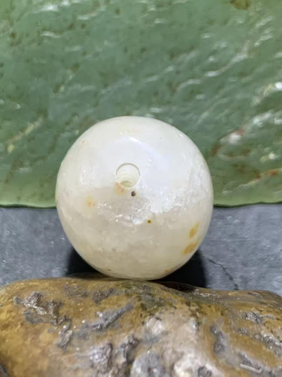 精美满冰飘战国红玛瑙随形勒子一颗！