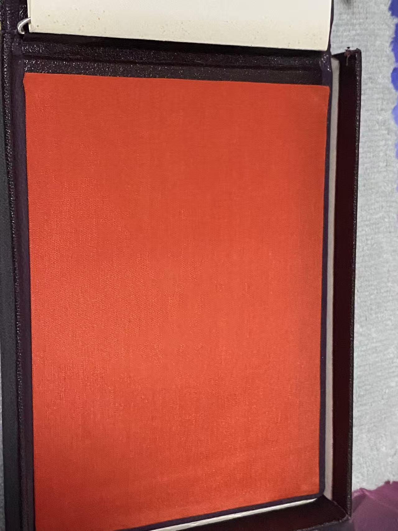 德国苏联勋章奖章年初拍卖 本次高价值物品较多 德因原因只上2-3图 具体的想要的请联系我要完整图。都经过讨论未标明则全部是原品，保真 放心拍。3月4日晚上九点结束在麦稀奇 找不到的加我qq或者微信都是184277308备注苏章拍卖。 苏联国家奖金 带原盒 证书 证书也带盒 非常好的大全套 14k 金 原环无开 部分氧化未清理也很漂亮 19904 属于最末期版本 87年颁发给里加糖果厂车间小组长 有部分报纸资料