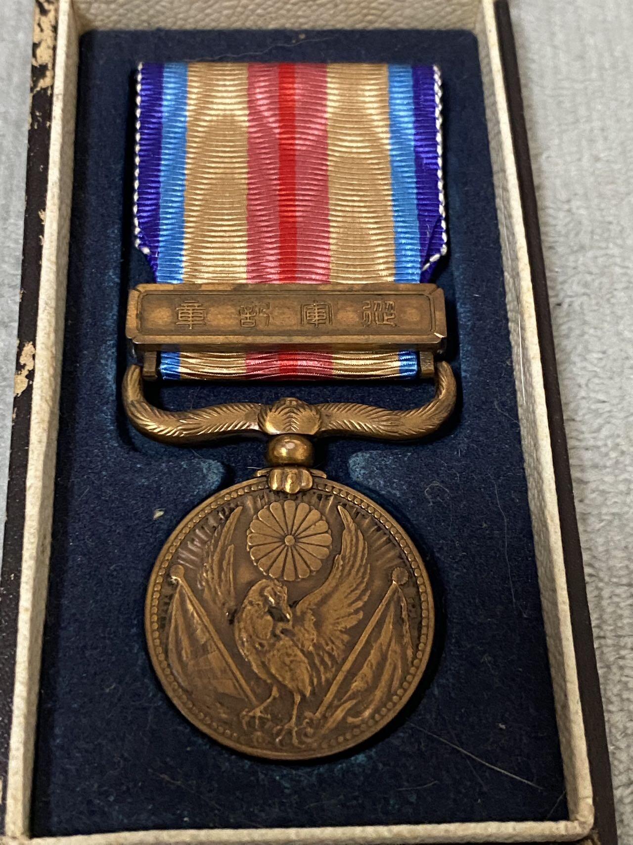 德国苏联勋章奖章年初拍卖 本次高价值物品较多 德因原因只上2-3图 具体的想要的请联系我要完整图。都经过讨论未标明则全部是原品，保真 放心拍。3月4日晚上九点结束在麦稀奇 找不到的加我qq或者微信都是184277308备注苏章拍卖。 珍爱和平 日本 从军 盒子部分损坏 章还不错