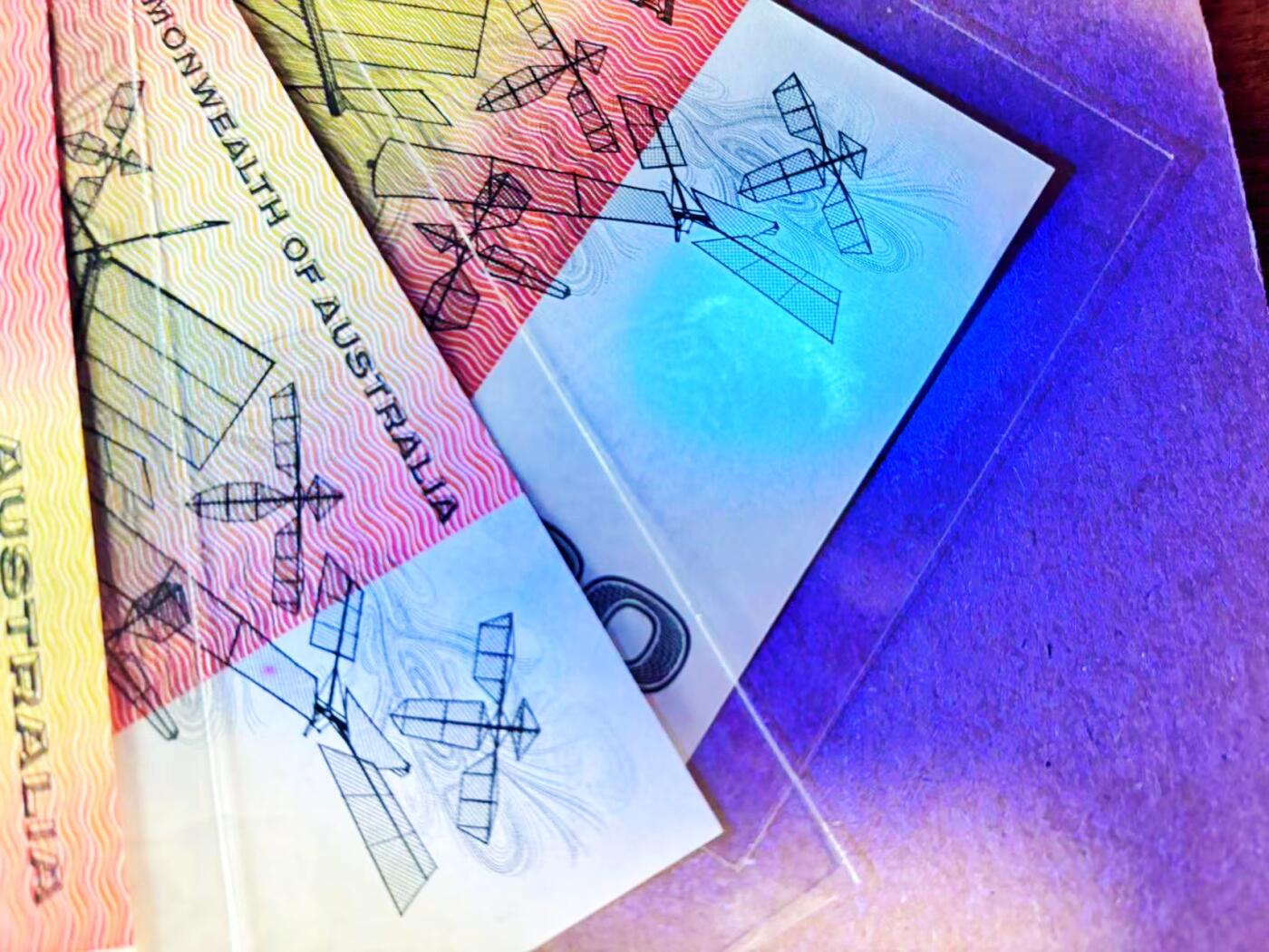 【Blue Auction】世界纸币精拍第788期——18级TOP拍卖/信誉/品质/专业/高效💫 【一组4 张 含无47 多种签名】澳大利亚 20元 UNC/UNC-