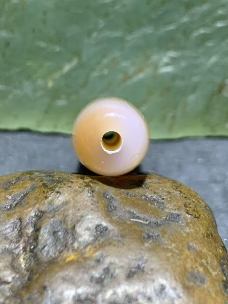 高玉化千层纹巴西玛瑙随形通货桶珠一个，，。