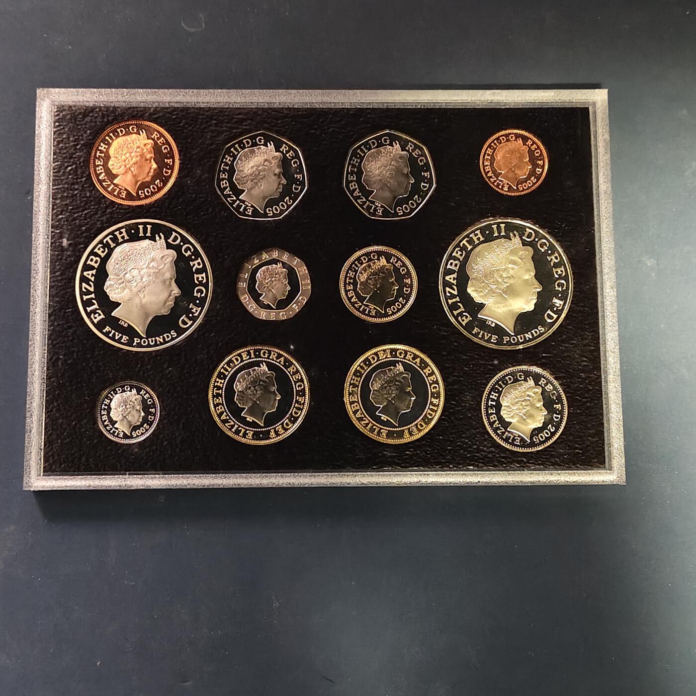 【全场包邮】纯粹捡漏拍507场-持续更新中 英国2005年官方精制套币-盒证全-含5镑纳尔逊+5镑海战+2镑火药阴谋+1镑梅奈桥+50便士萨缪尔约翰逊词典精制纪念币