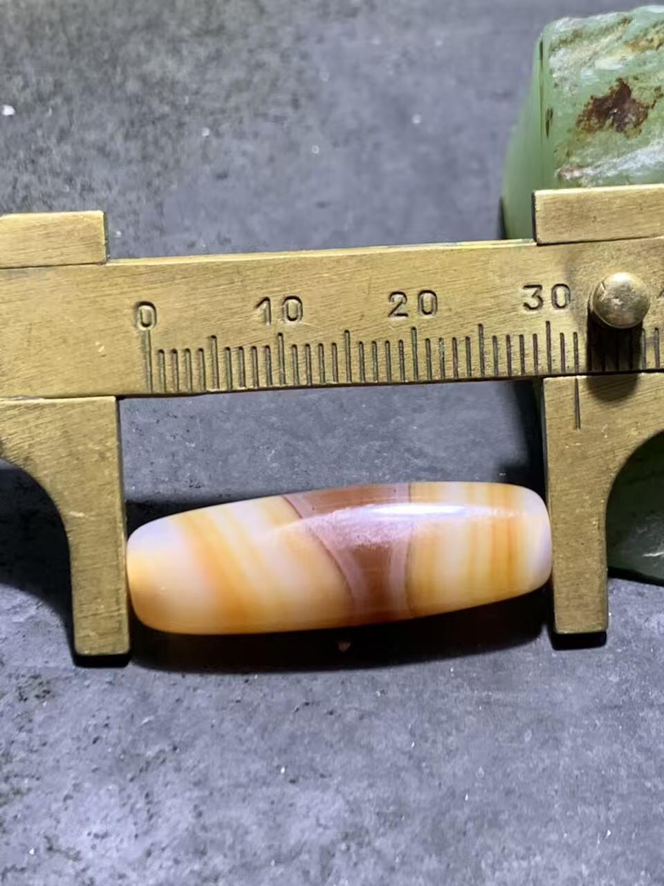 高玉化千层纹巴西玛瑙随形通货桶珠一个，，。