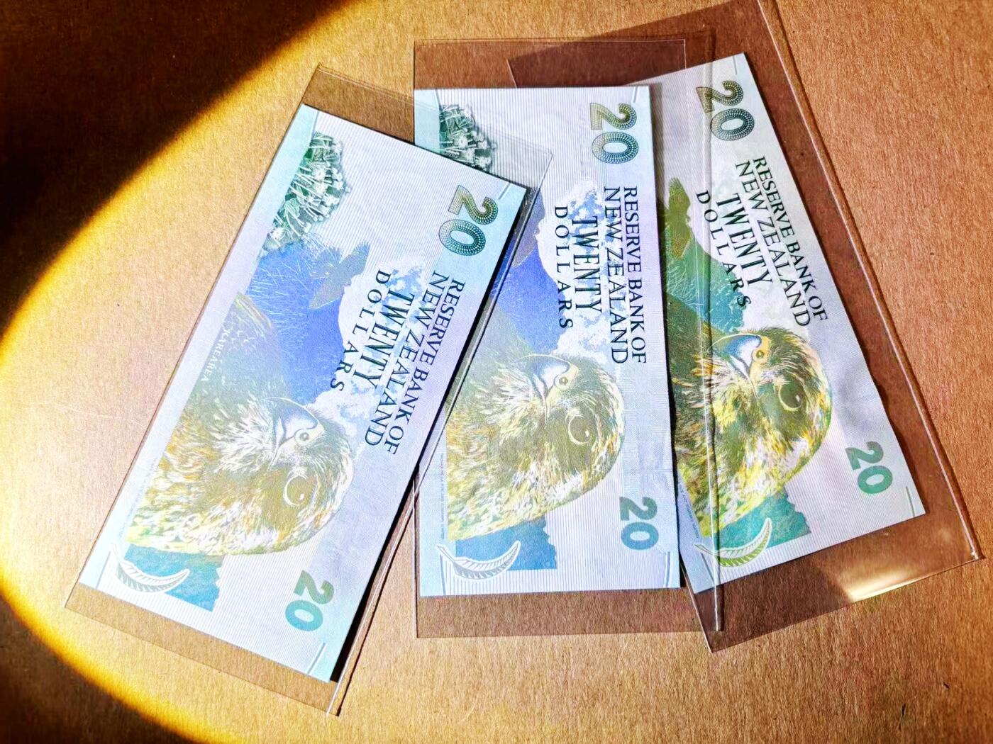 【Blue Auction】世界纸币精拍第788期——18级TOP拍卖/信誉/品质/专业/高效💫 【一组3张 含AA冠及ZZ补号无47】新西兰 20元 女王  UNC/UNC-