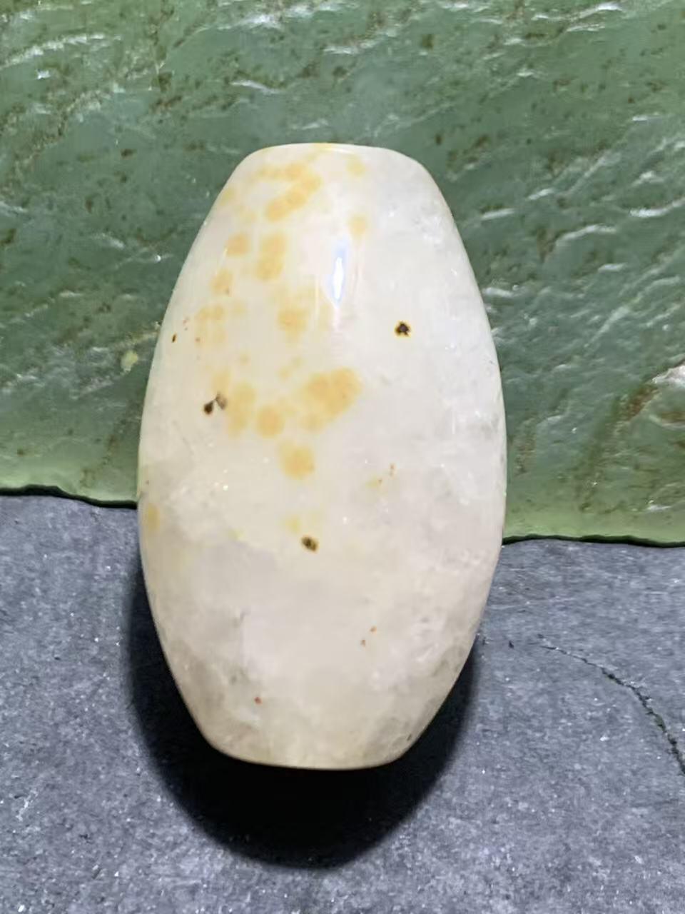 精美满冰飘战国红玛瑙随形勒子一颗！