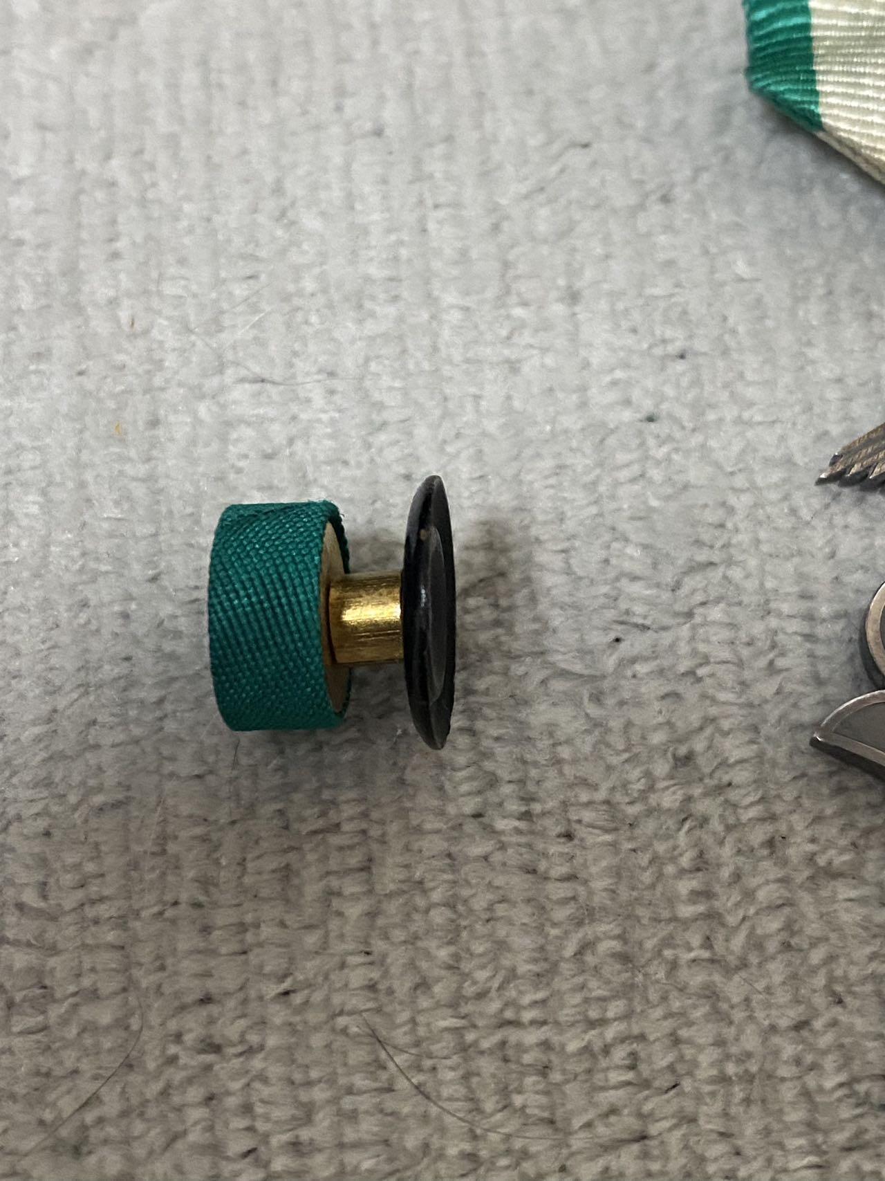 德国苏联勋章奖章年初拍卖 本次高价值物品较多 德因原因只上2-3图 具体的想要的请联系我要完整图。都经过讨论未标明则全部是原品，保真 放心拍。3月4日晚上九点结束在麦稀奇 找不到的加我qq或者微信都是184277308备注苏章拍卖。 珍爱和平 日本7等勋章 部件齐全 品相非常好 