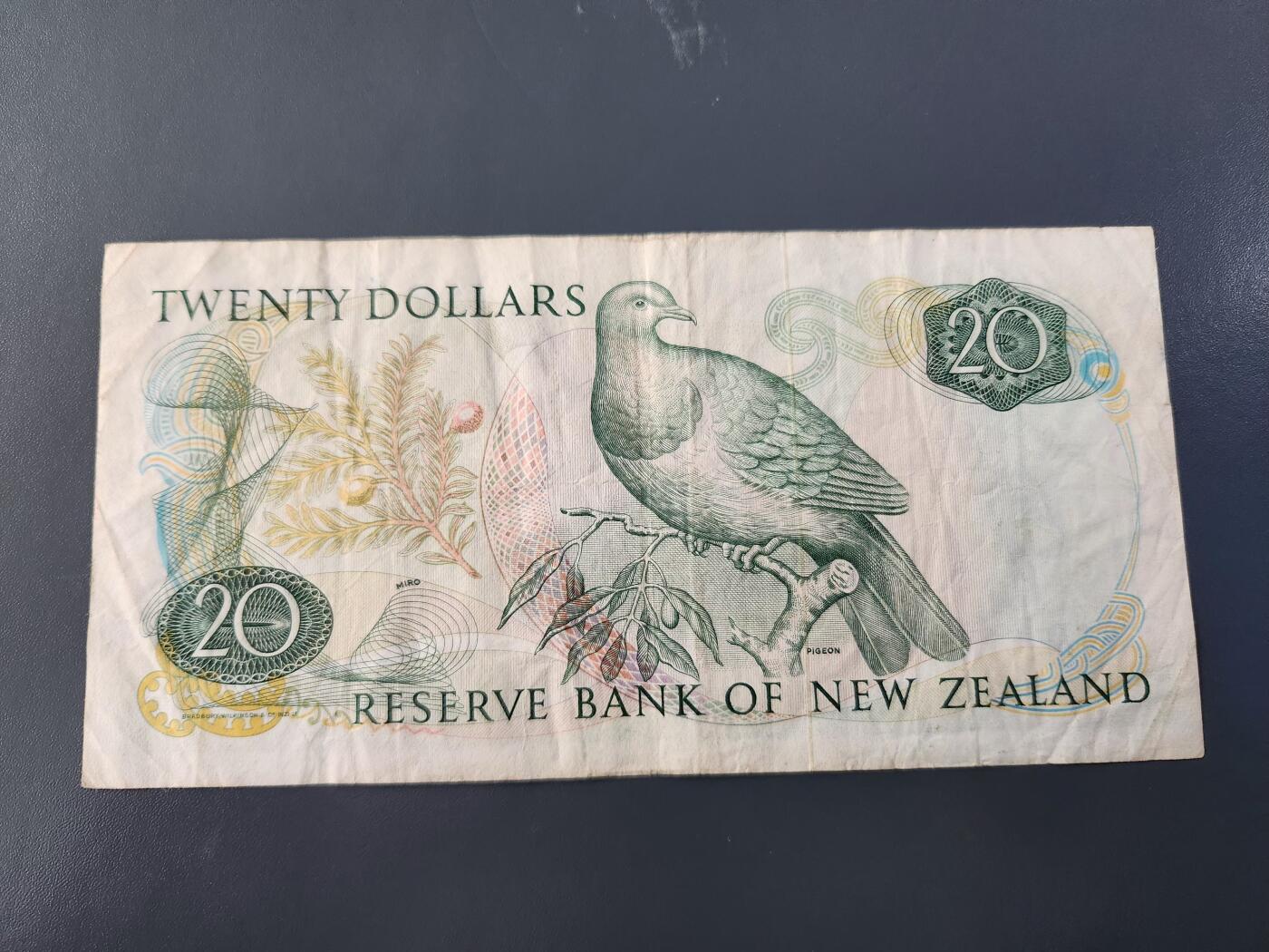 2月26号晚上8点 外国纸币自动截拍第31场 新西兰 1981年20元 首签名 原票