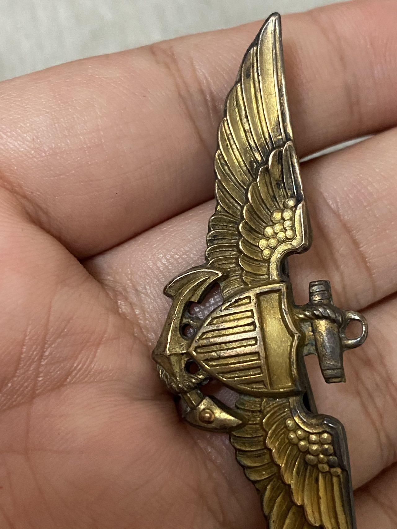 德国苏联勋章奖章年初拍卖 本次高价值物品较多 德因原因只上2-3图 具体的想要的请联系我要完整图。都经过讨论未标明则全部是原品，保真 放心拍。3月4日晚上九点结束在麦稀奇 找不到的加我qq或者微信都是184277308备注苏章拍卖。 美国徽章 和上面那个一起来的 单独拍