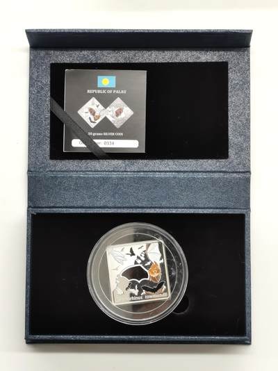 博洋堂世界钱币拍卖第162期（全场包邮） - 帕劳2016年10元镶彩色玻璃精制银币 汤氏大耳蝠‌ 50克999银 发行量：999 盒证全