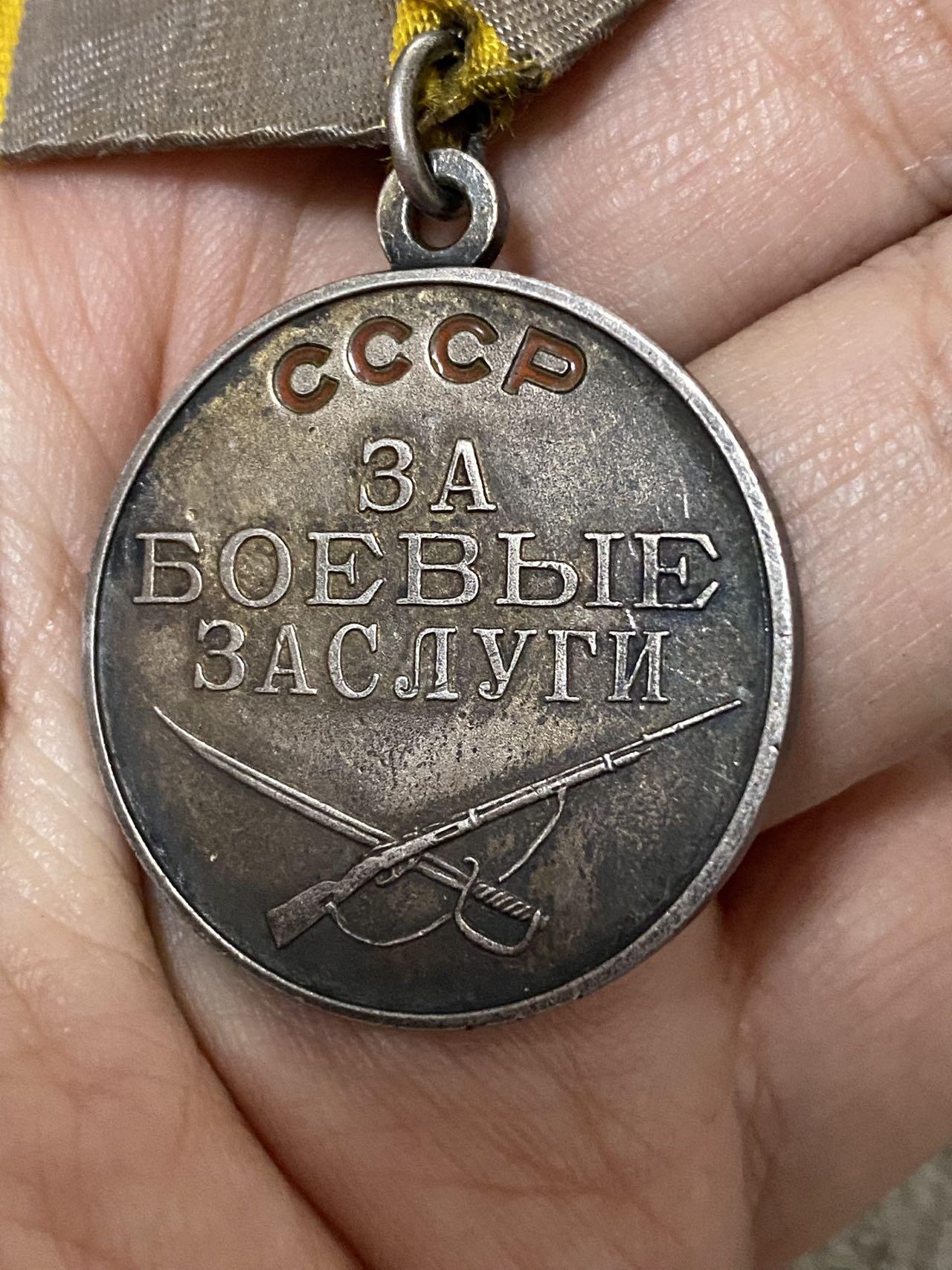 德国苏联勋章奖章年初拍卖 本次高价值物品较多 德因原因只上2-3图 具体的想要的请联系我要完整图。都经过讨论未标明则全部是原品，保真 放心拍。3月4日晚上九点结束在麦稀奇 找不到的加我qq或者微信都是184277308备注苏章拍卖。