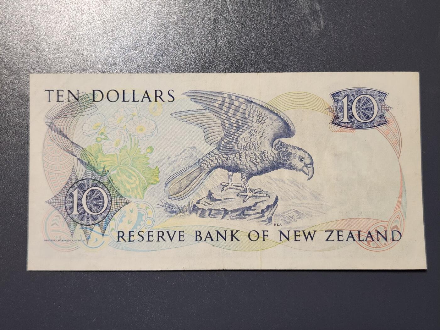 2月26号晚上8点 外国纸币自动截拍第31场 新西兰1985年 10元 S.T签名 原票