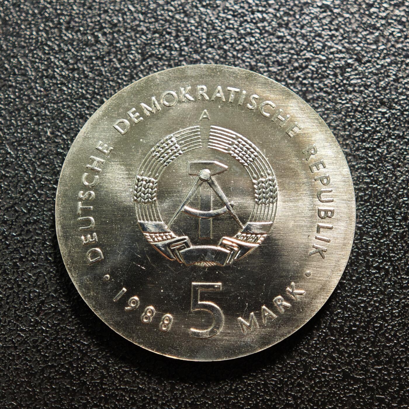 【德藏】世界币章拍卖第167期（拍品征集中~欢迎藏友联系） 1988年 东德表现主义雕刻家恩斯特·巴拉赫祘50周年5马克纪念镍币 直径约：29mm；重约：12.3g