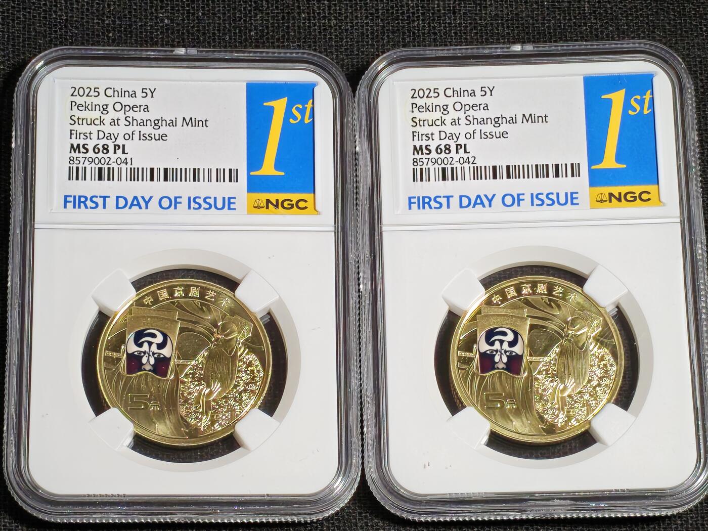 刘世昌艺术品销售中心～虎踞龙蟠*金杨在线联拍群第517期  2025年流通纪念币“京剧艺术-净角”【首日标】（NGC MS68PL 串号：8579002-041、042）共2枚。