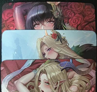 花开卡拍第61期（3月7号周六截拍，品控勿拍!!!拍品不寄存，运费5元（新疆需补运费差价或顺丰到付），自制卡难免瑕疵，可能存在轻微撞角爆边等出厂瑕疵，品控介意勿拍！） - 墨卡文创 枕边  3张艺术卡 彩闪