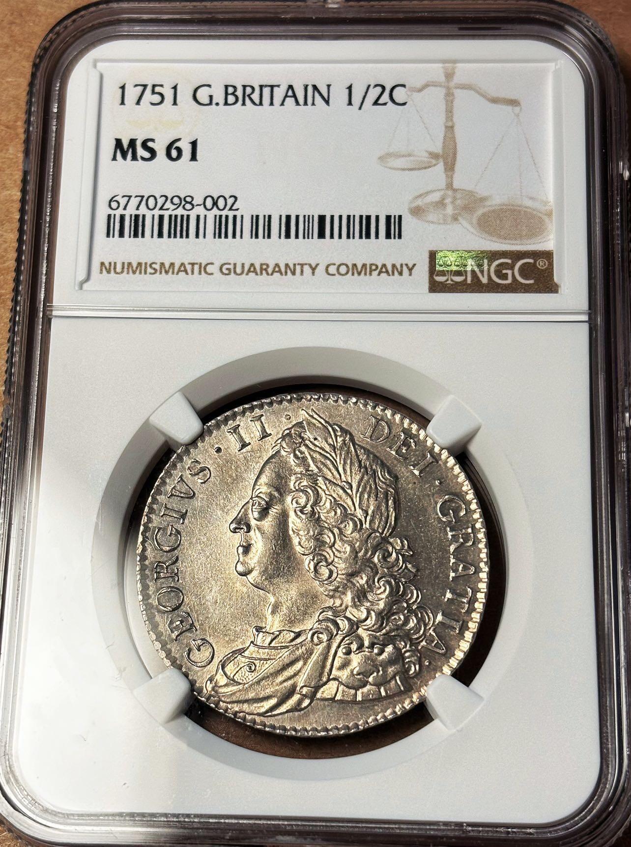 【Blue Auction】世界纸币精拍第788期——18级TOP拍卖/信誉/品质/专业/高效💫   【统治末年原厂状态非常罕见 珍稀度R2 EF目录价3000£】英国 乔治二世 1751年半克朗 Vicesimo Quarto边缘 老年头像 该枚细节完整 鱼尾纹都清晰可见 转光强烈 这个年份通常可以找到AU品相 原厂状态凤毛麟角 NGC MS61 顶级品相 凑年份常缺此枚  