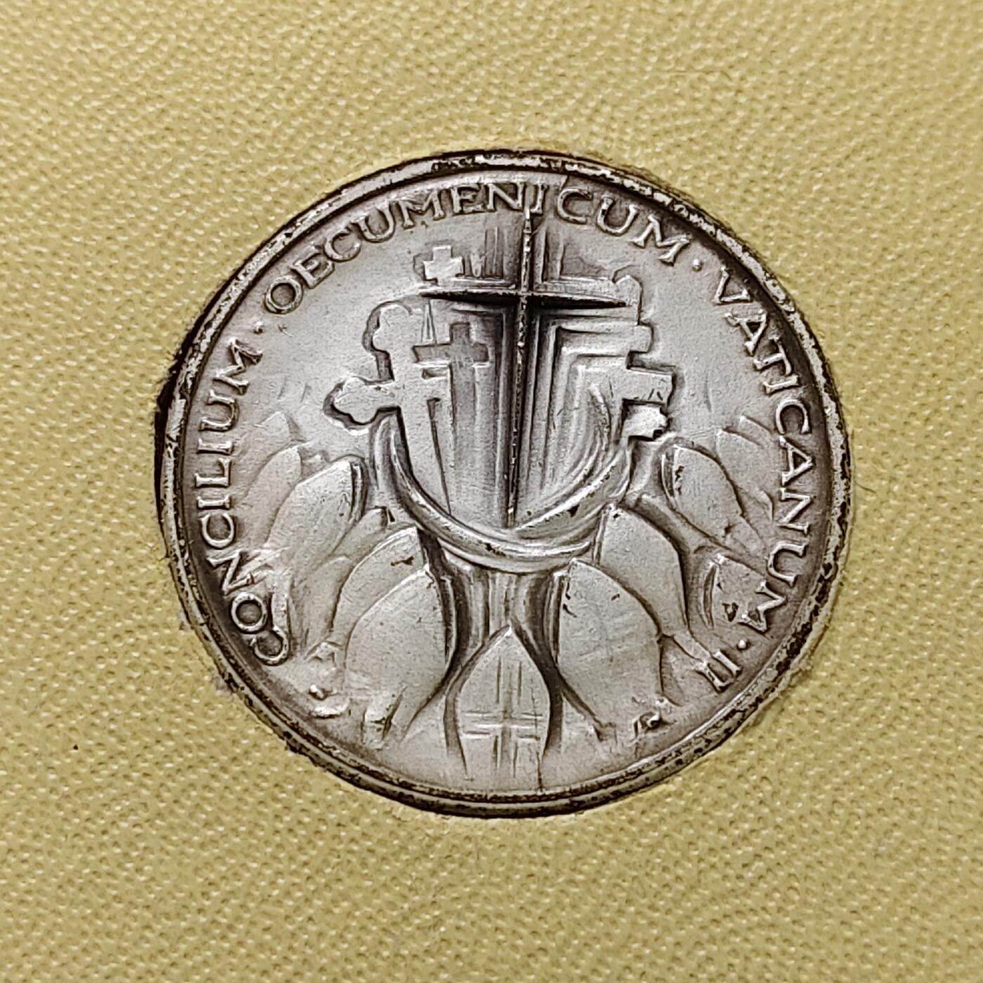【全场包邮】纯粹捡漏拍506场-持续更新中 梵蒂冈各年份卡装5枚套币-含1962年第二次梵蒂冈大公会议仿古纪念章