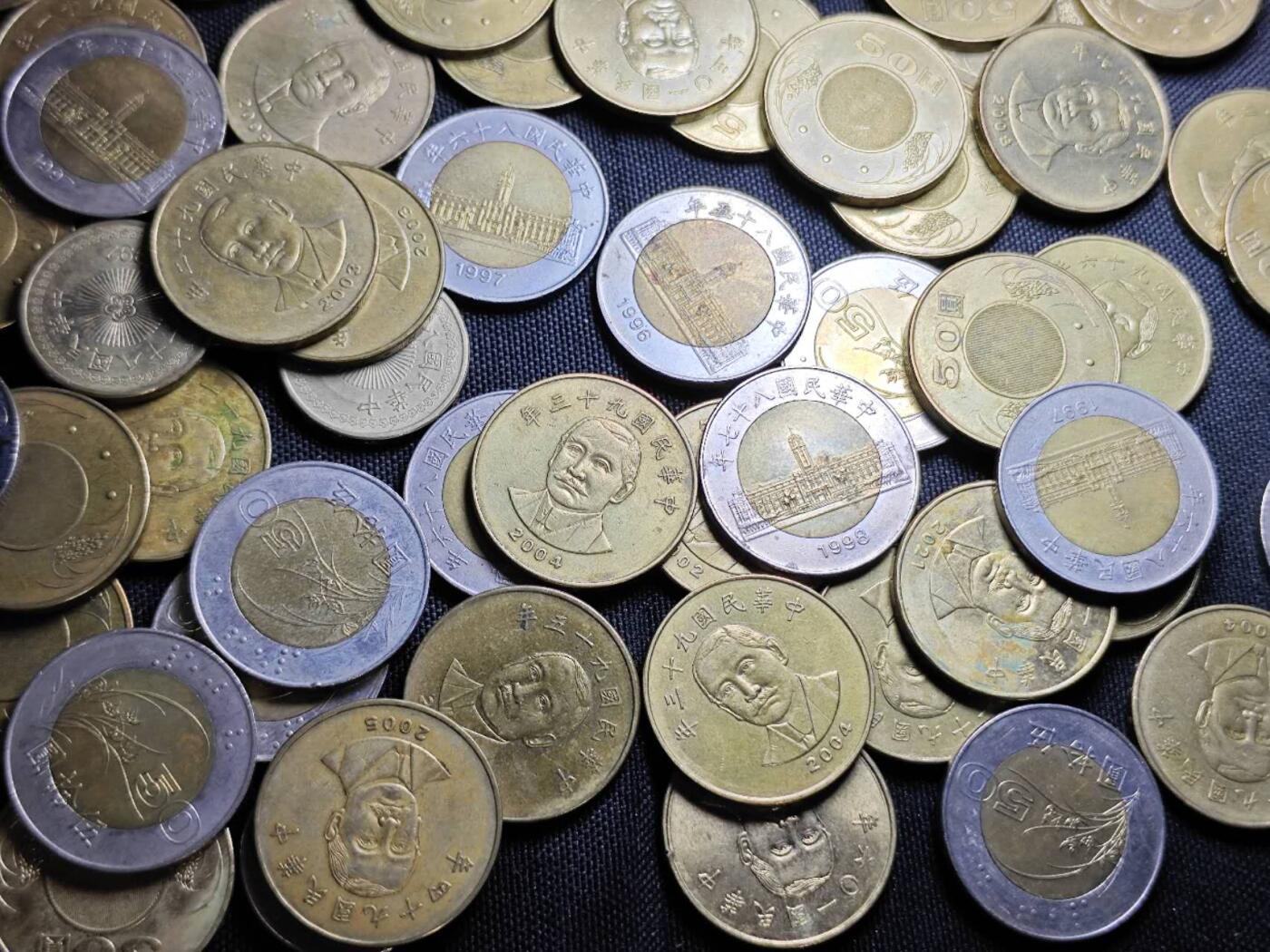 KK钱币收藏小铺   套币 批量/好品散币专场 2月预留时间 周末发货  中国台湾省50元一组76枚 面值3800台元