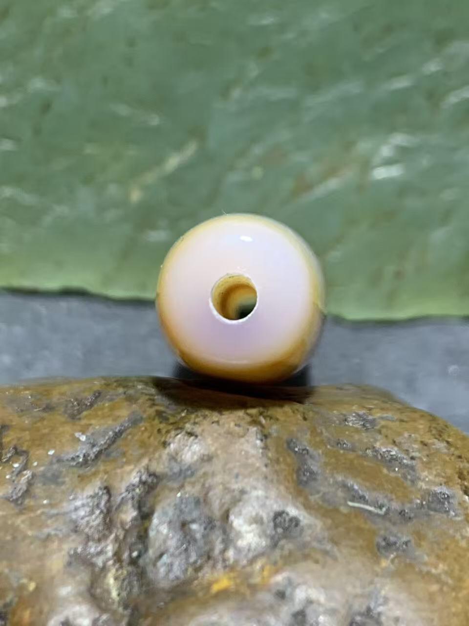 高玉化千层纹巴西玛瑙随形通货桶珠一个，，。