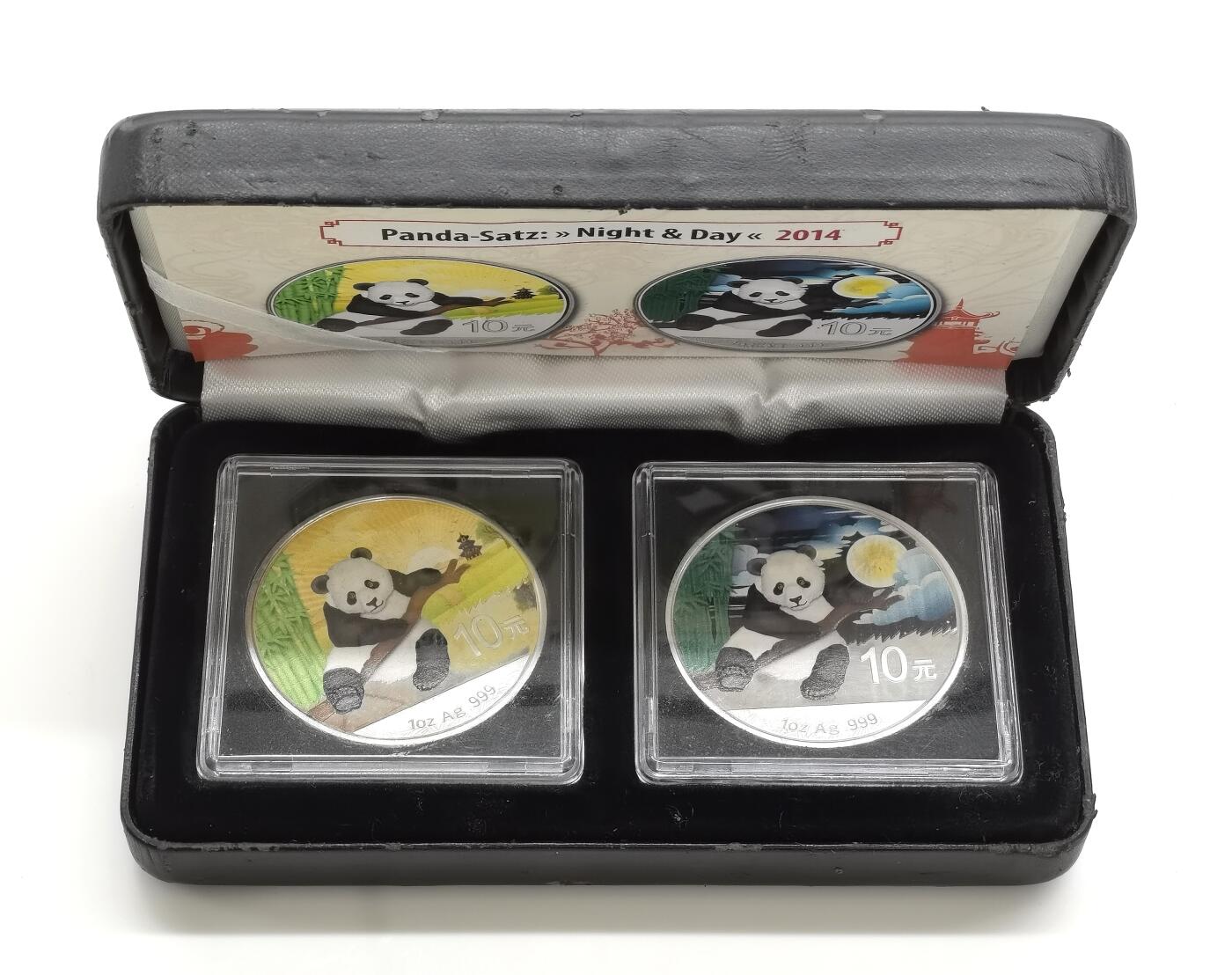 博洋堂世界钱币拍卖第162期（全场包邮） 中国2014年2X10元彩色普制银币套 2014年熊猫套-黑夜和白天 2x1盎司 发行量：2500套 盒证全
