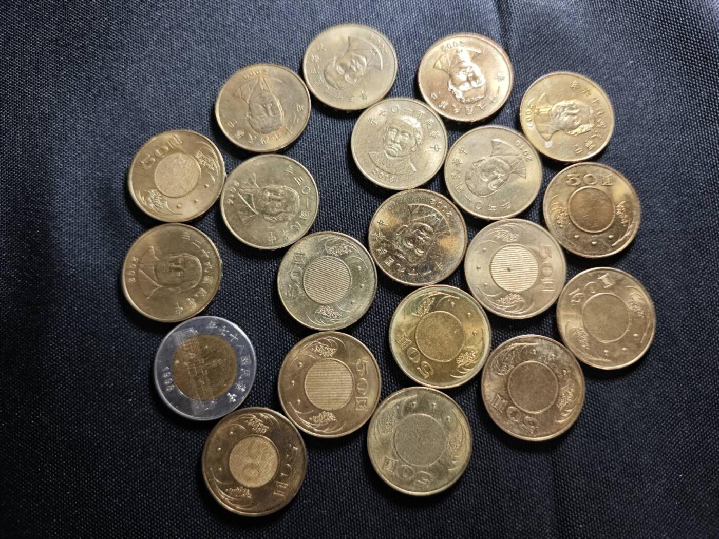 KK钱币收藏小铺   套币 批量/好品散币专场 2月预留时间 周末发货  中国台湾省50元一组32枚 好品